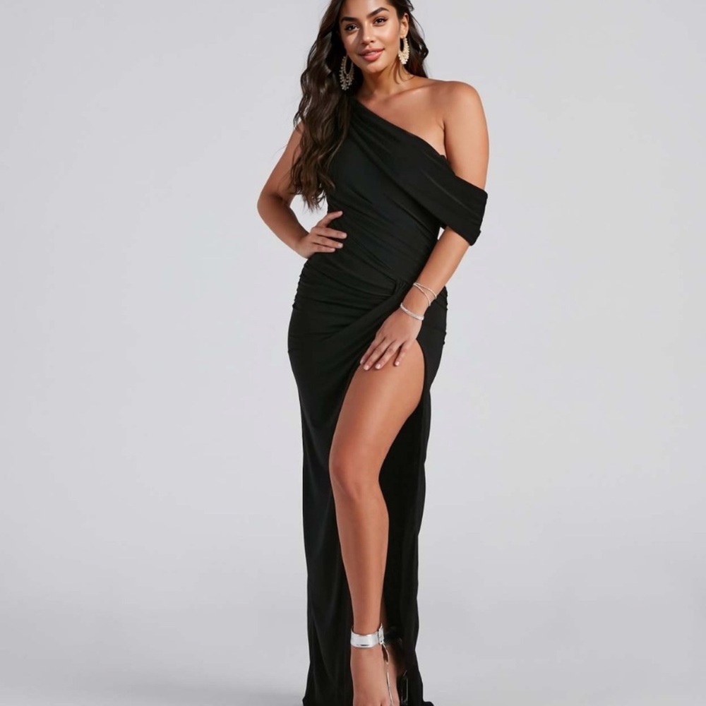 EUC Black Windsor Kaleigh Off Shoulder Dress Size S